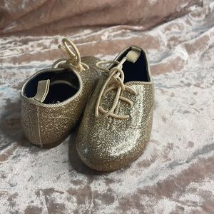 Toddler size 4 Crazy 8 gold sparkle shoes